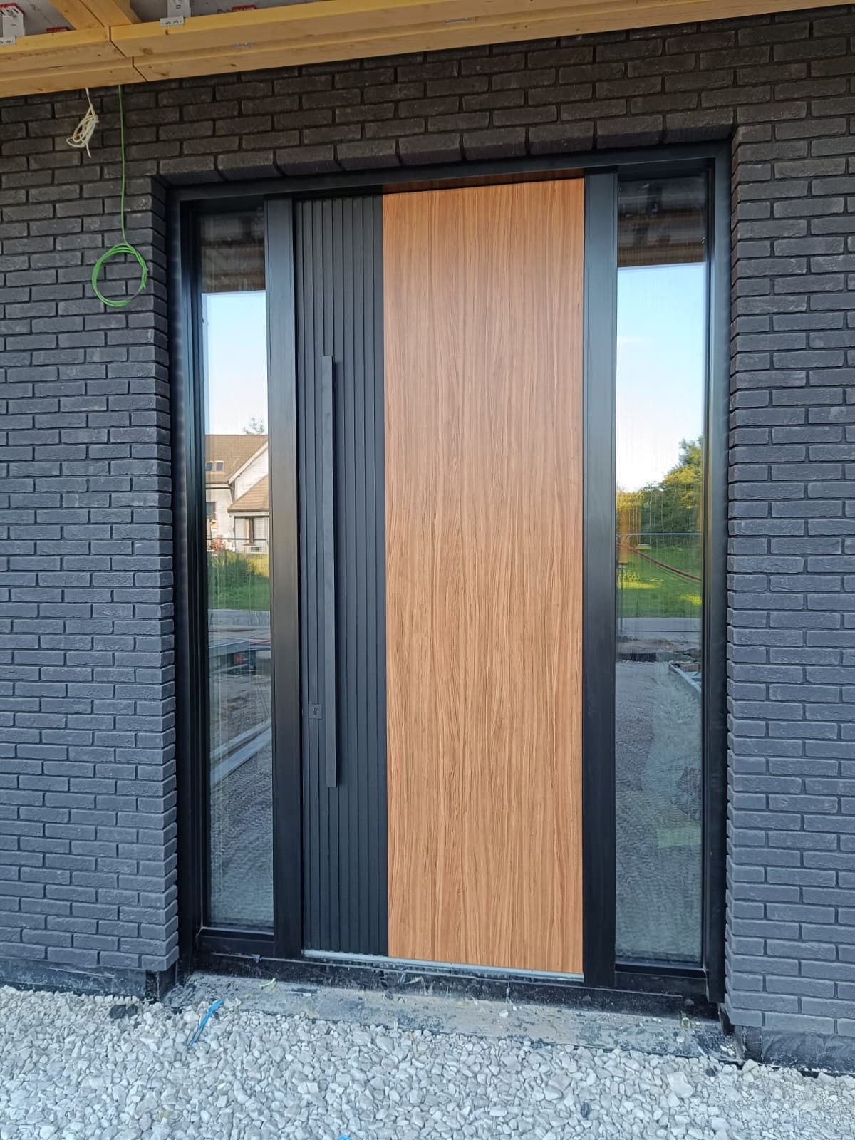Smartwin entrance door with oak panel and sidelights